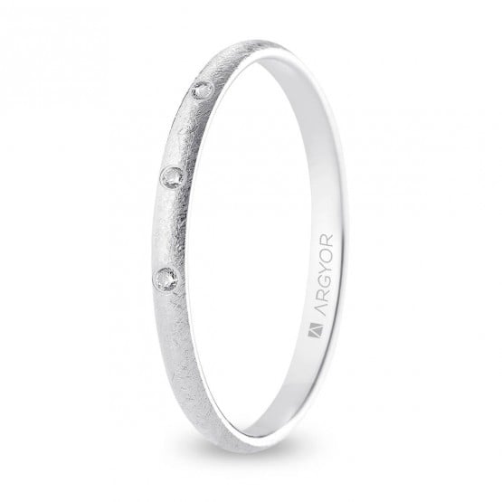 Alianza de boda oro blanco y diamantes media caña 2 mm confort acabado hielo (B20CH3D)